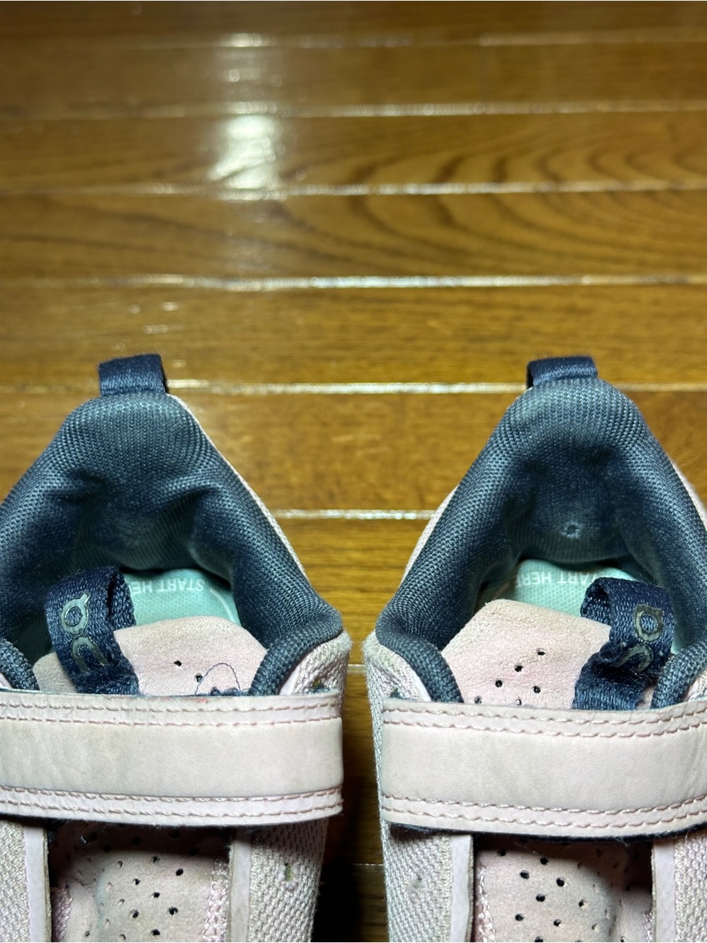 On Cloud Play Shoes Girls Size 2 Kids Zephyr Pink White Sneakers - Picture 2 of 8